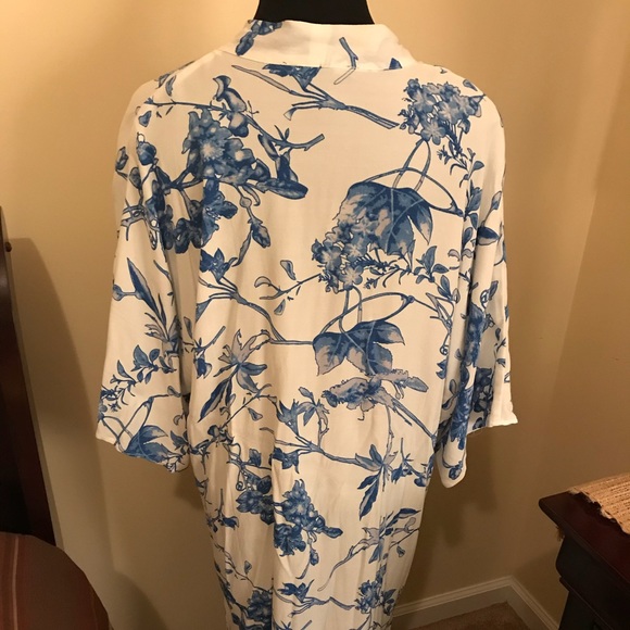 Lightweight Floral Kimono - Picture 2 of 2